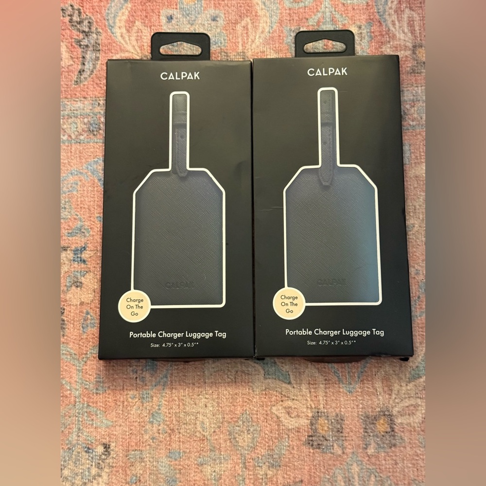 CALPAK Black Charging Luggage Tag - Picture 4 of 9